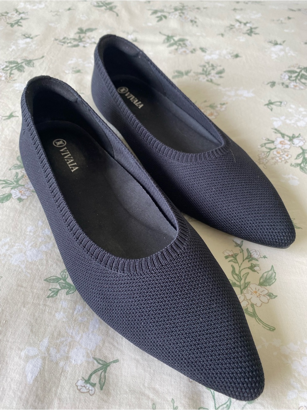 Vivaia Aria 5 Black Flats 38.5/ 7.5 US